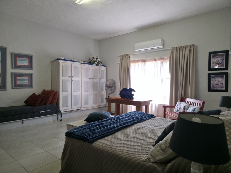 5 Bedroom Property for Sale in Wavecrest Eastern Cape